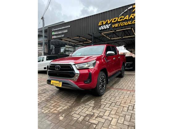 TOYOTA HILUX 2.8 D-4D TURBO DIESEL CD SRX 4X4 AUTOMÁTICO TOYOTA HILUX 2.8 D-4D TURBO DIESEL CD SRX 4X4 AUTOMÁTICO